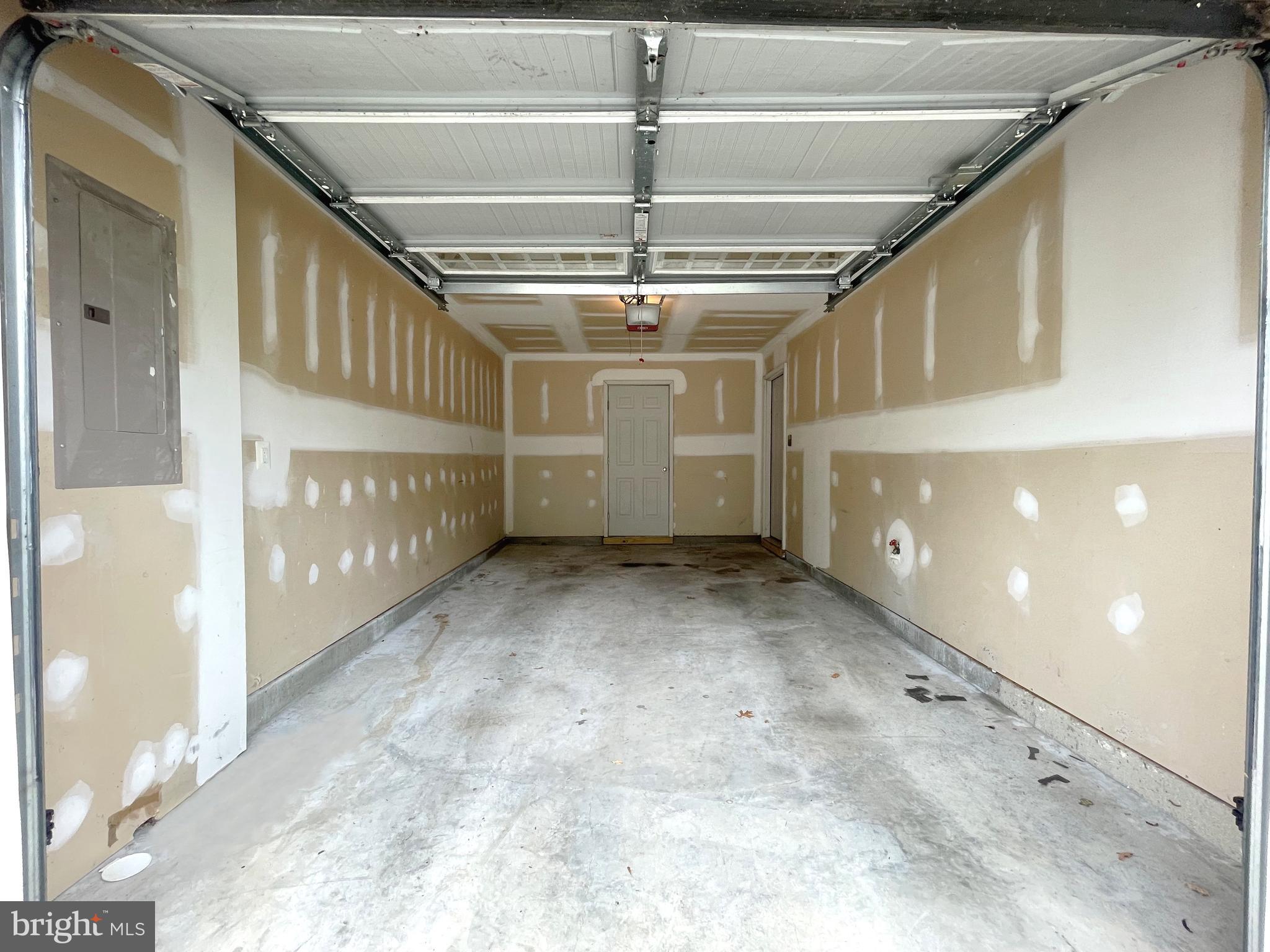 PRINCE FREDERICK CROSSING - Residential Lease