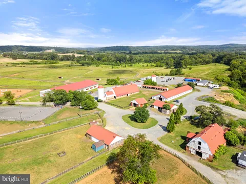 40332 Courtland Farm Lane, Aldie, VA MLS: VALO2104636