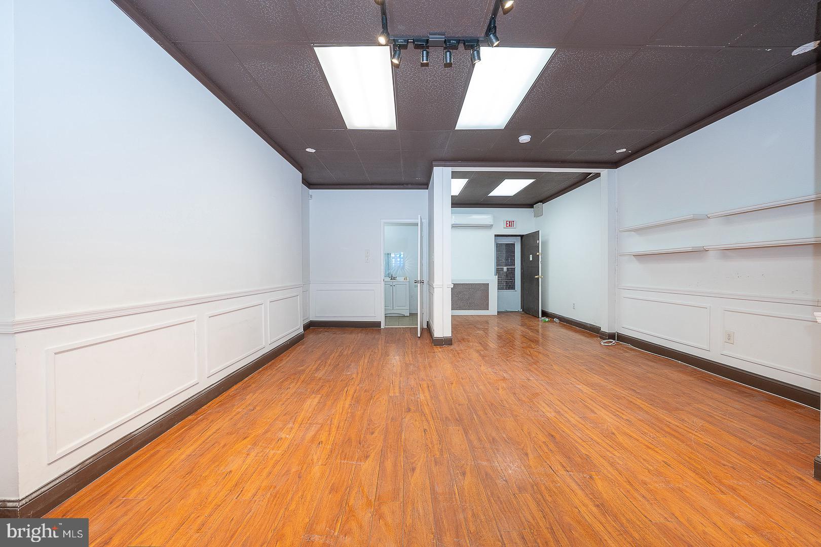 22 E LANCASTER AVENUE STORE