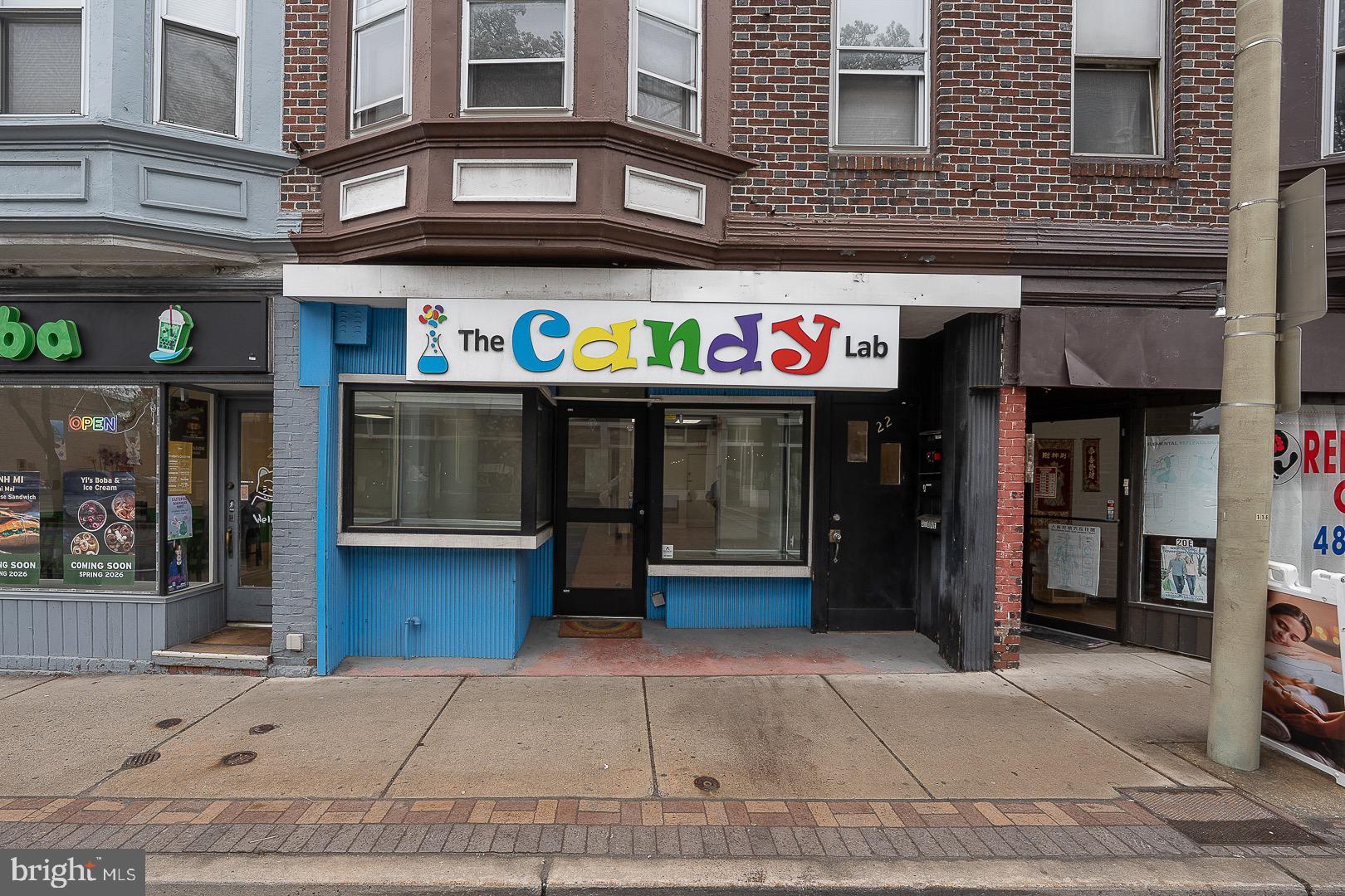 22 E LANCASTER AVENUE STORE