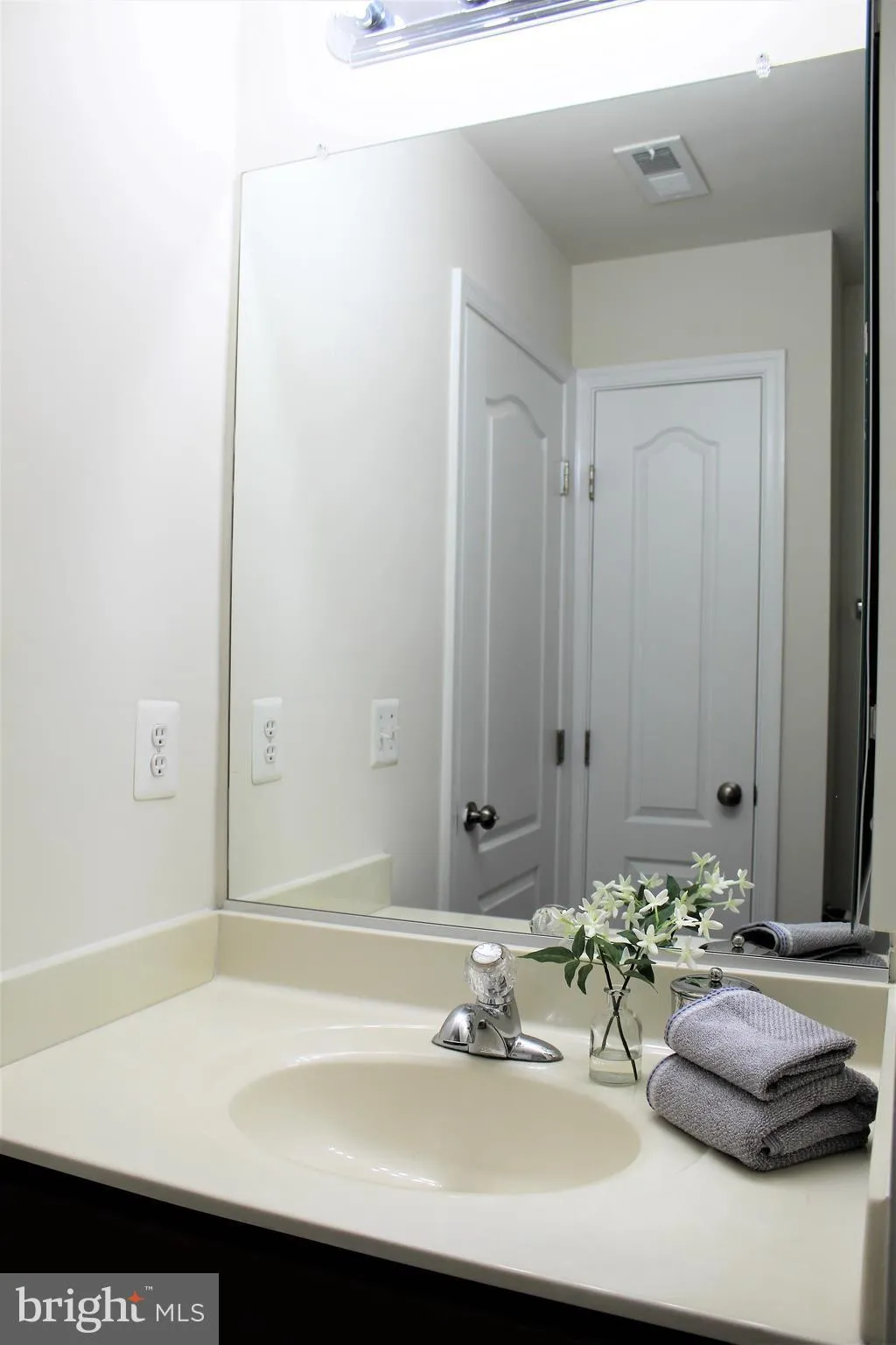 Brambleton, Virginia 20148, United States, 3 Bedrooms Bedrooms, ,3 BathroomsBathrooms,Residential,Coming Soon,90601