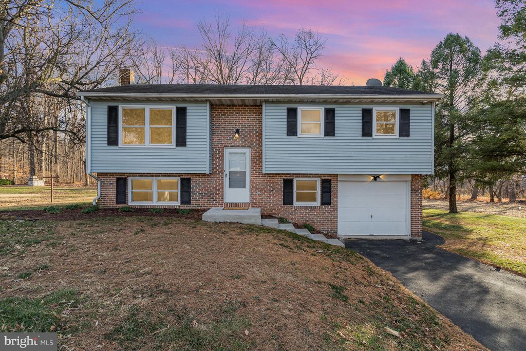 Photo of 530 Wood View Drive, LITITZ, PA 17543 (MLS # PALA2061716)