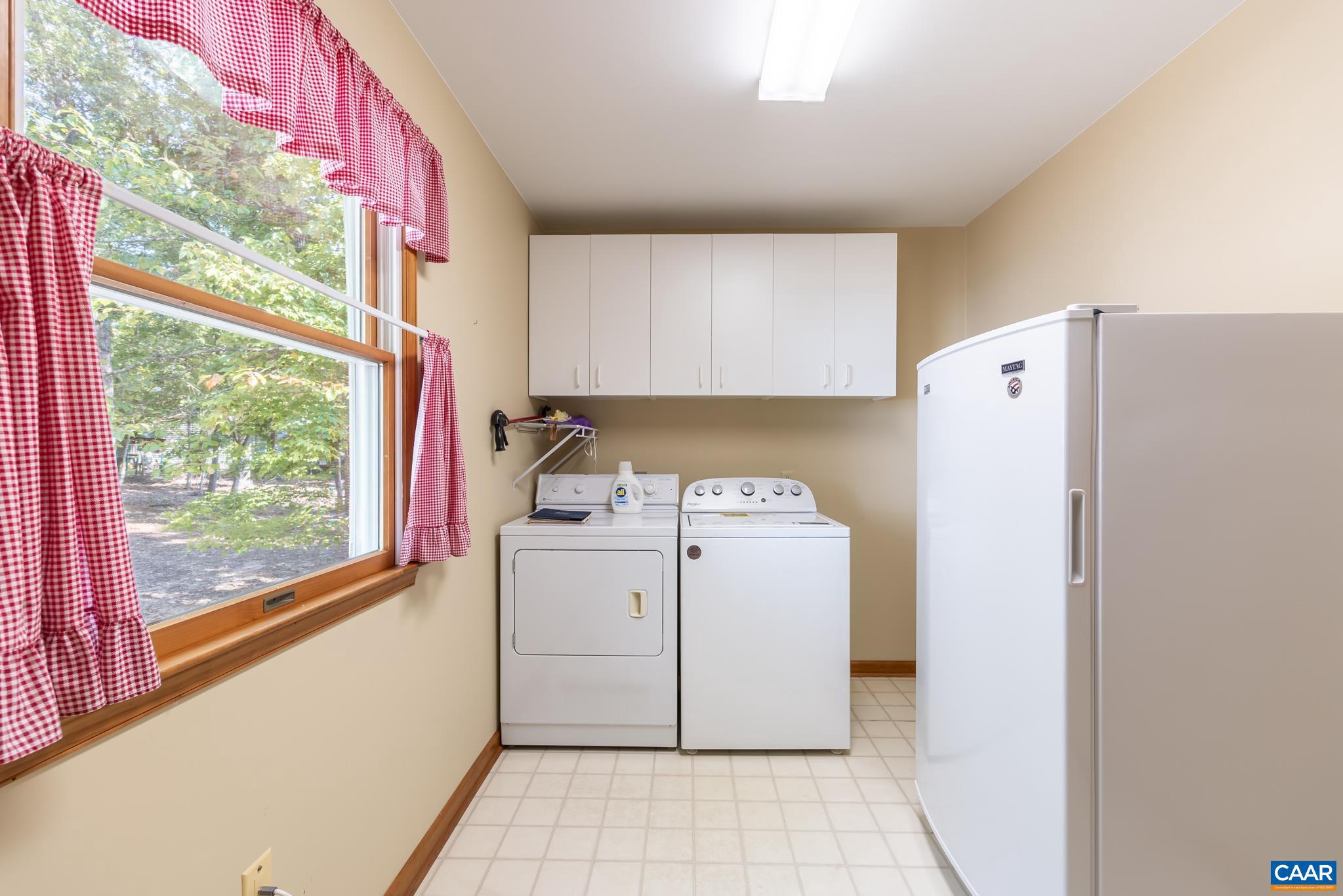 LAKE MONTICELLO - Residential