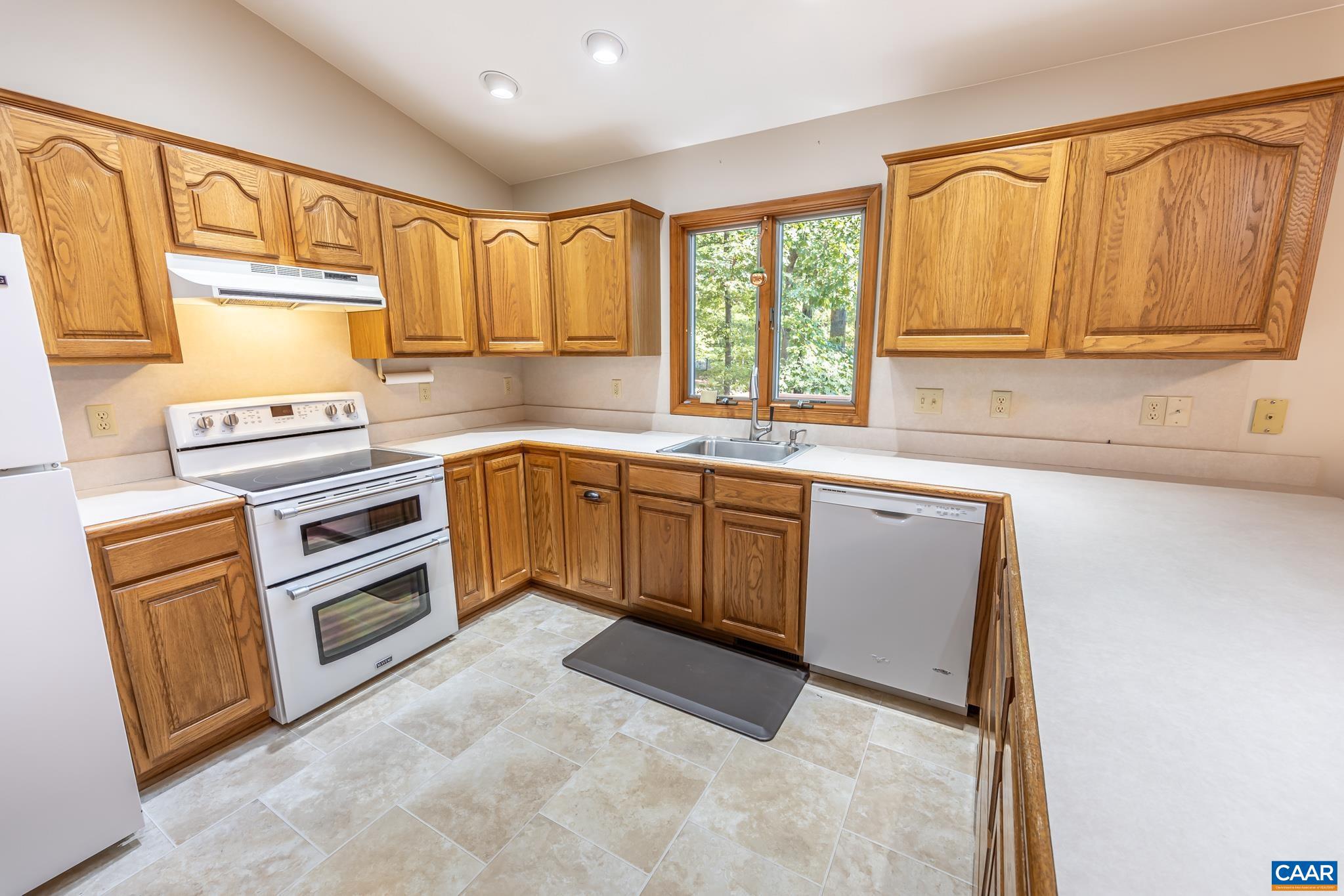 LAKE MONTICELLO - Residential