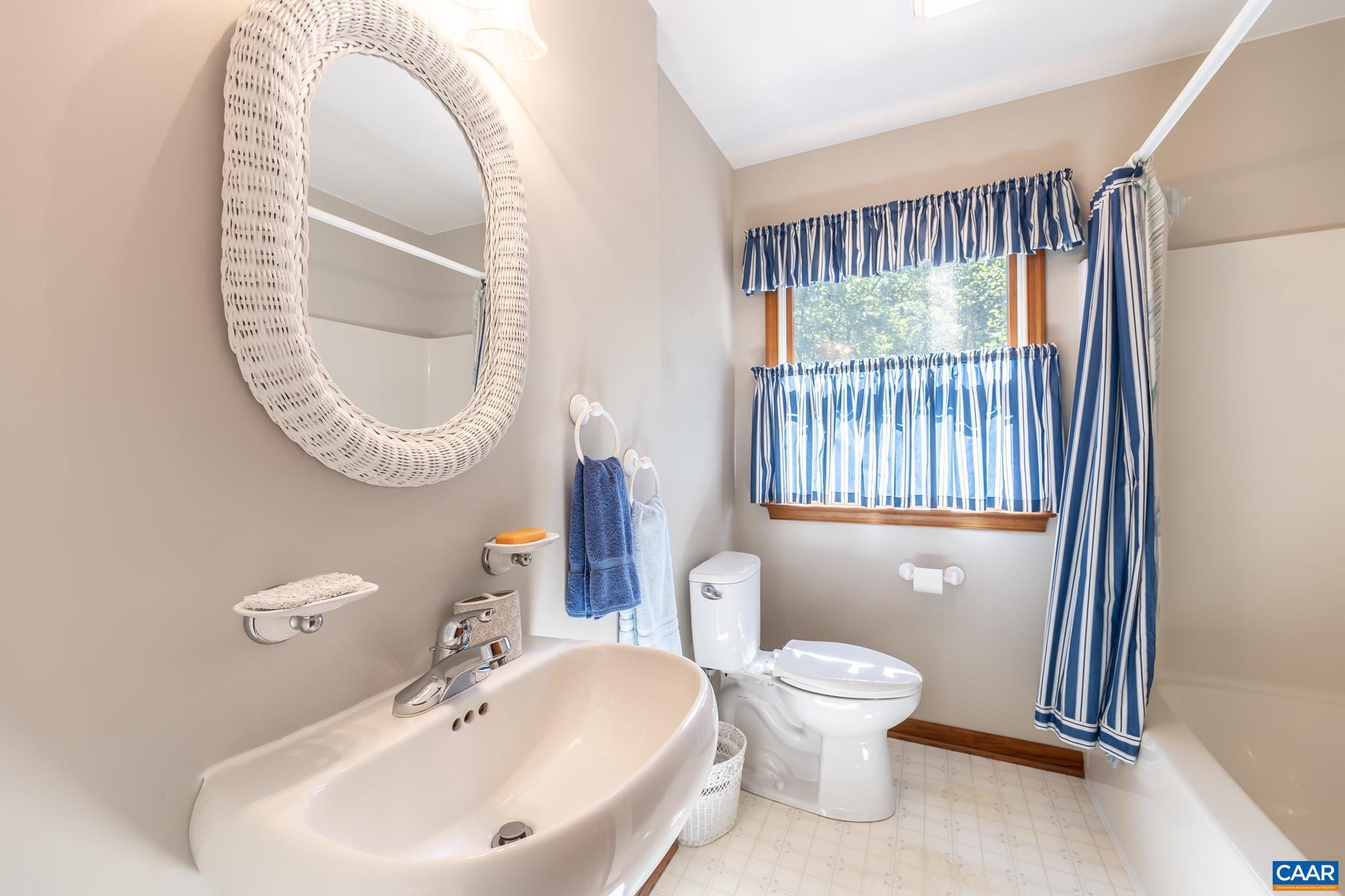 LAKE MONTICELLO - Residential