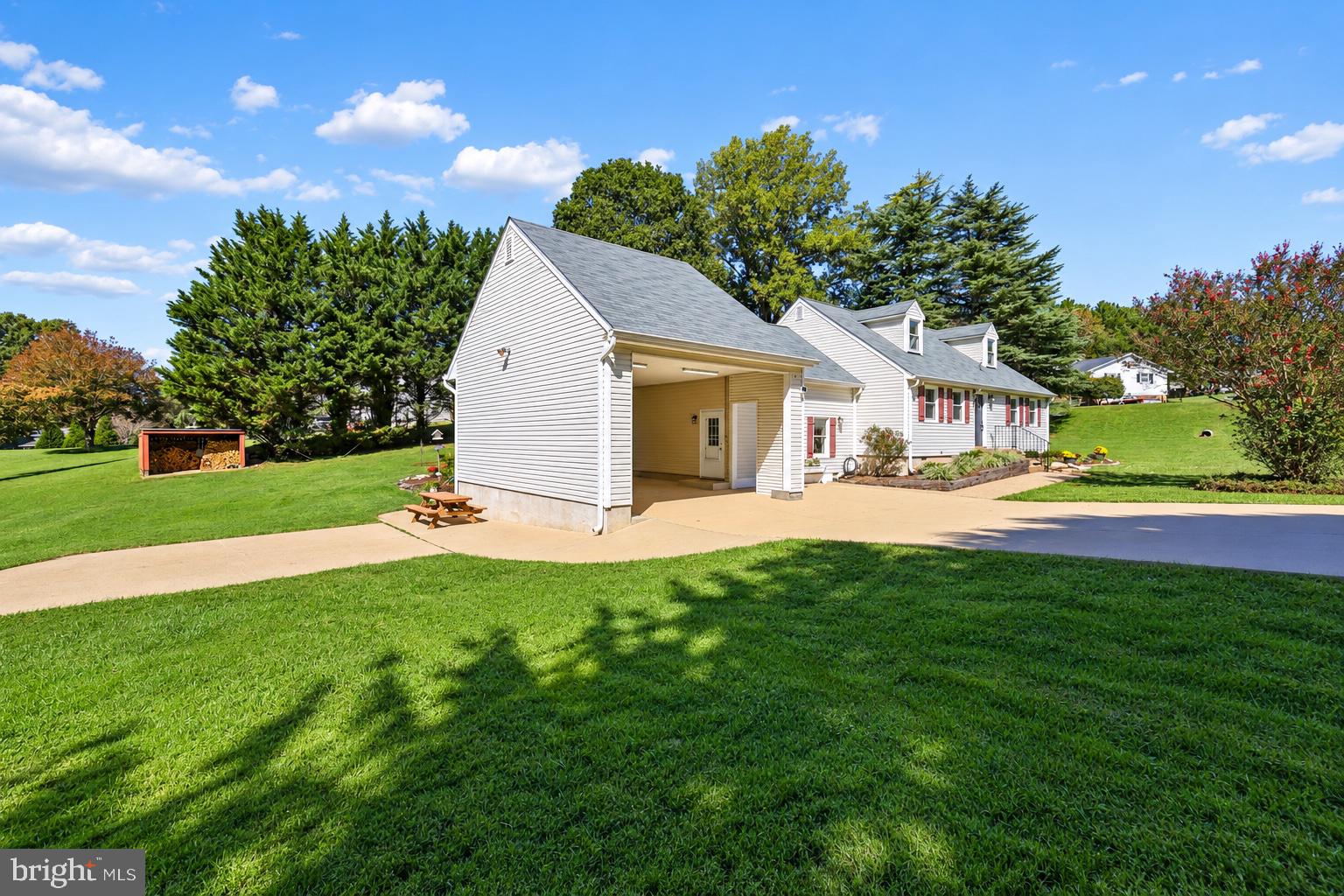 7046 SKYLAND DRIVE