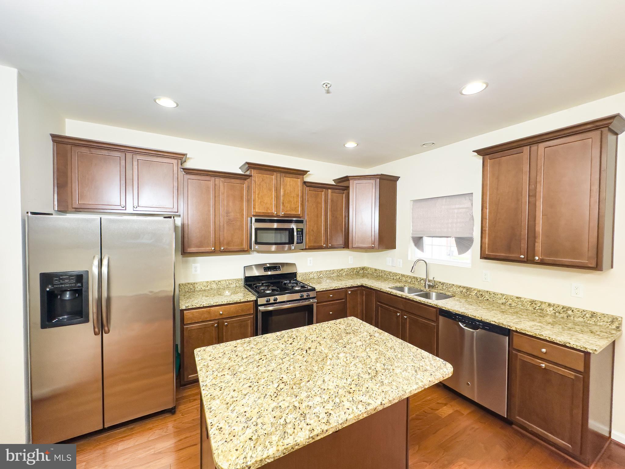 CHELSEA MANOR - Residential