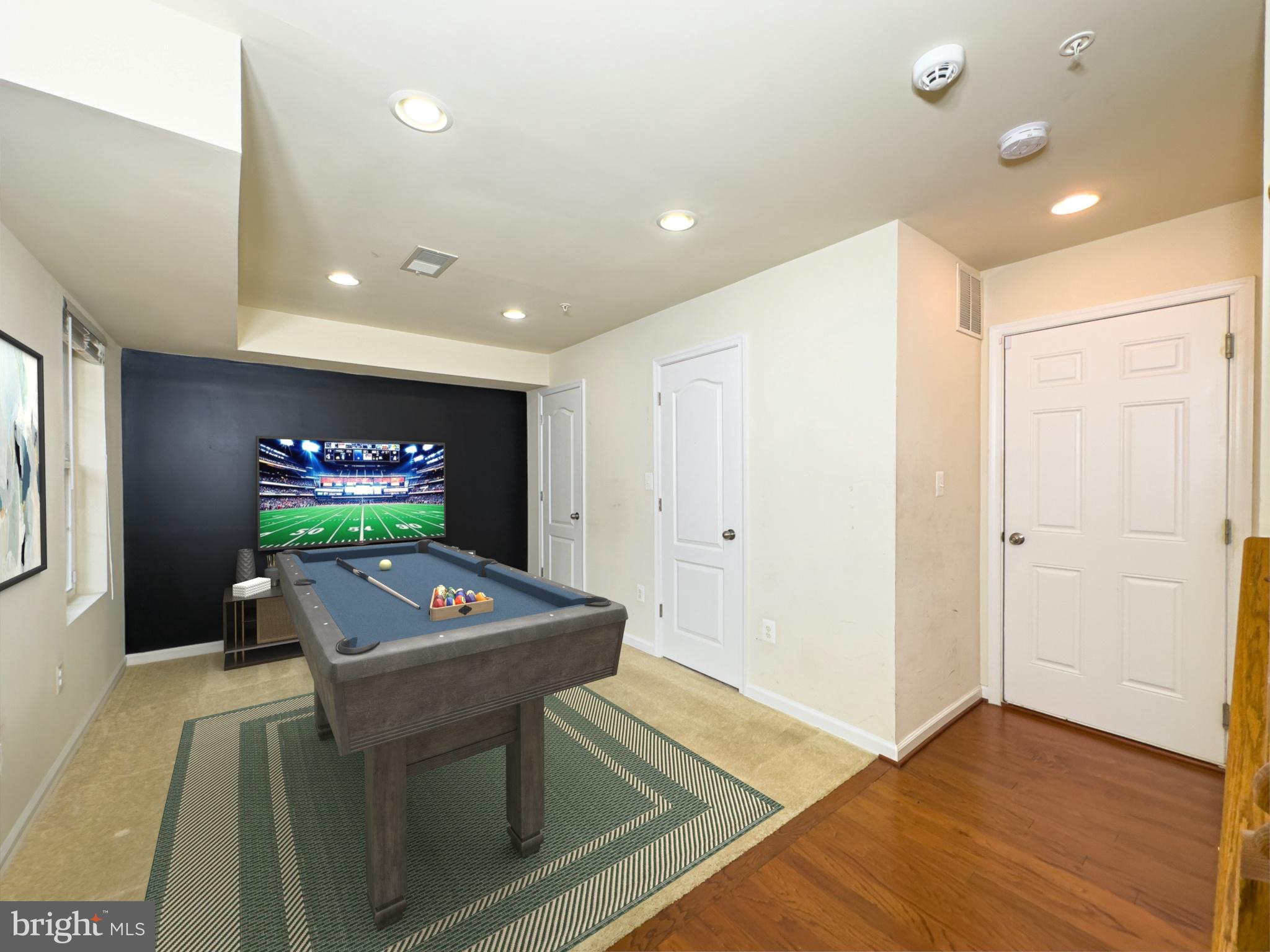 CHELSEA MANOR - Residential