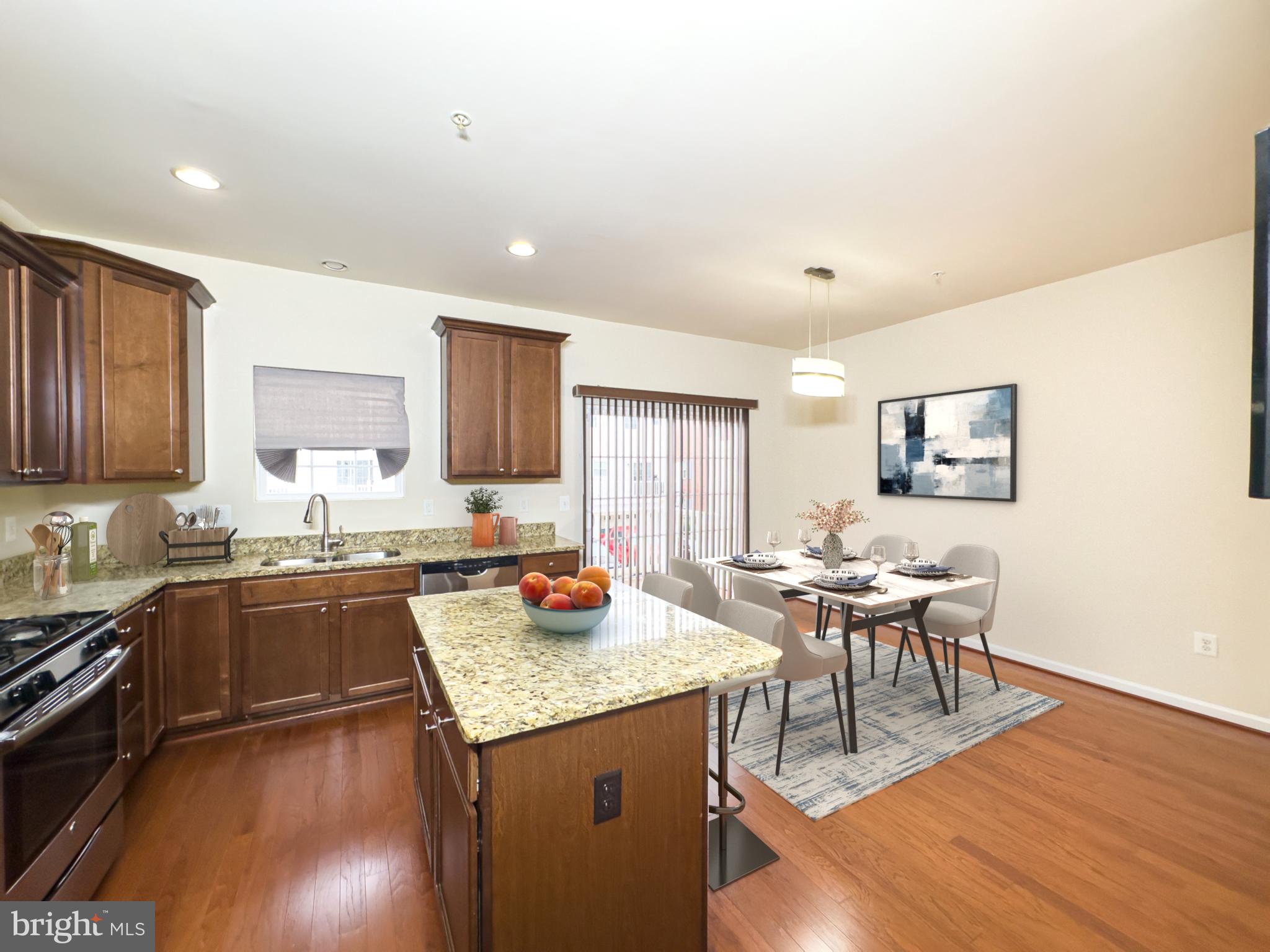 CHELSEA MANOR - Residential