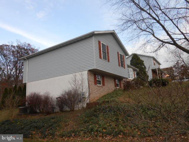 HALL ESTATES - Residential