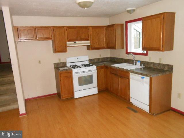 HALL ESTATES - Residential