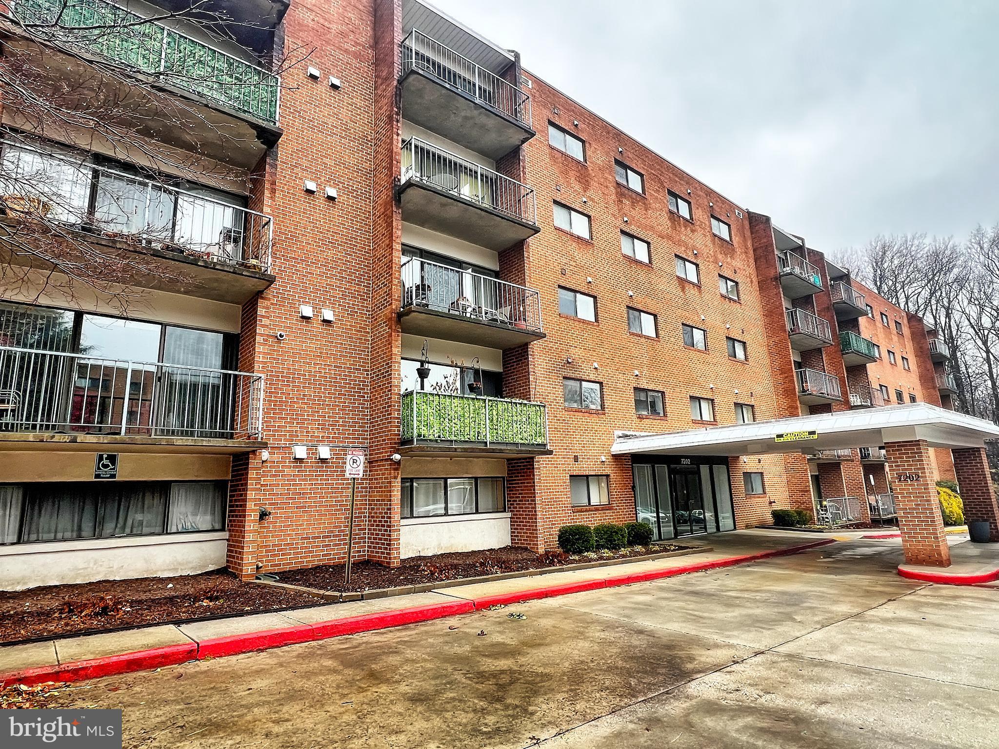Rarely available corner unit condo, overlooking the woods, located on the third floor of a secure building. This unit has been fully updated. Featuring updated floors, Stainless appliances, and freshly painted. Featuring open and bright floorplan. MUST SEE!