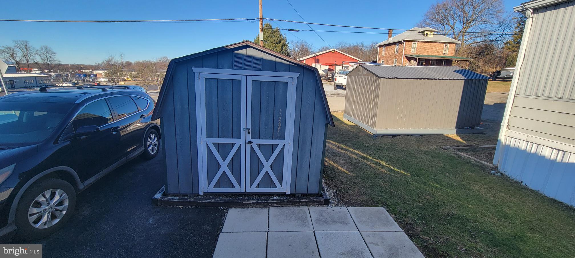 LAKESIDE VILLAGE - Residential