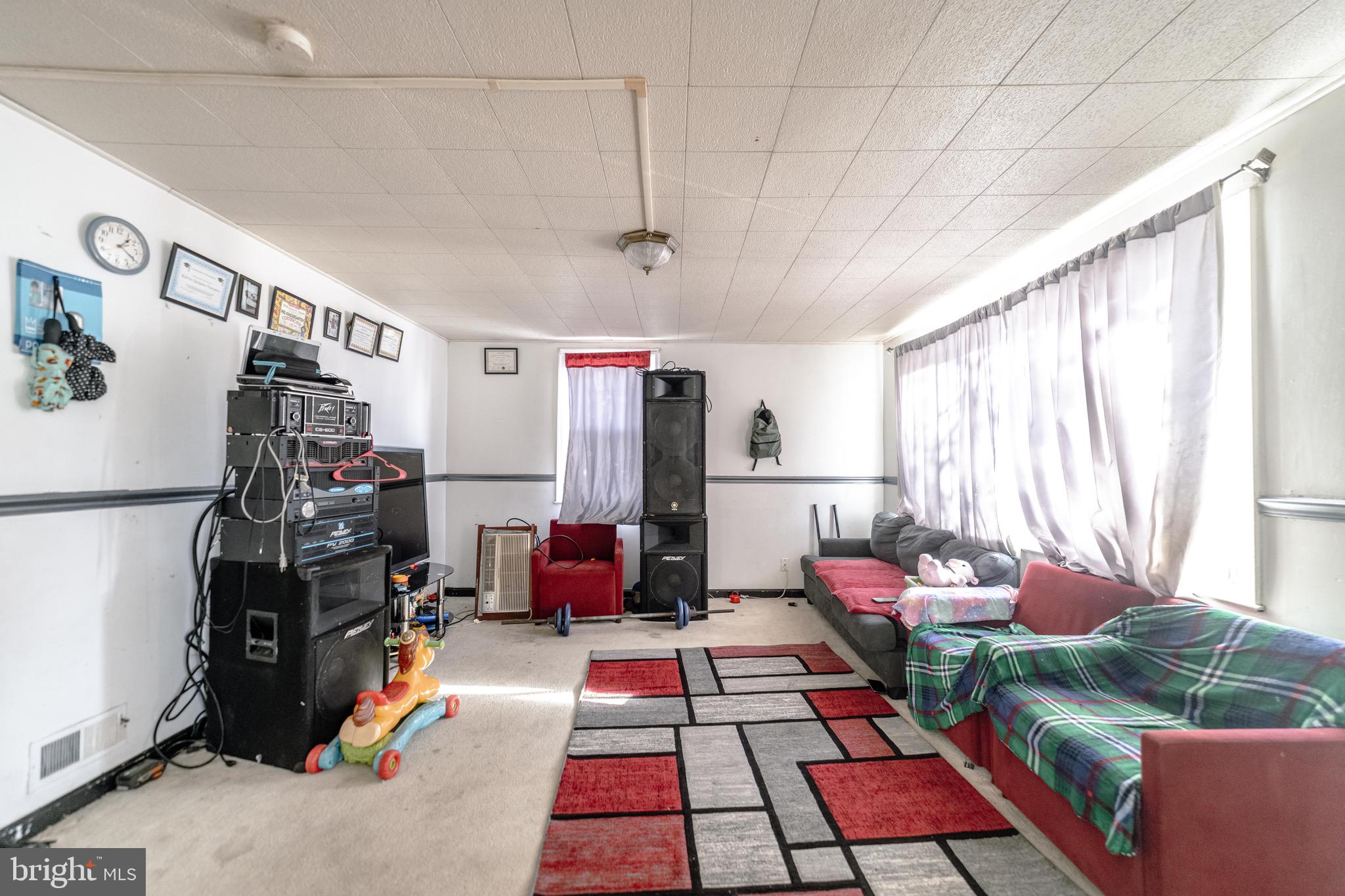 CATONSVILLE MANOR - Residential