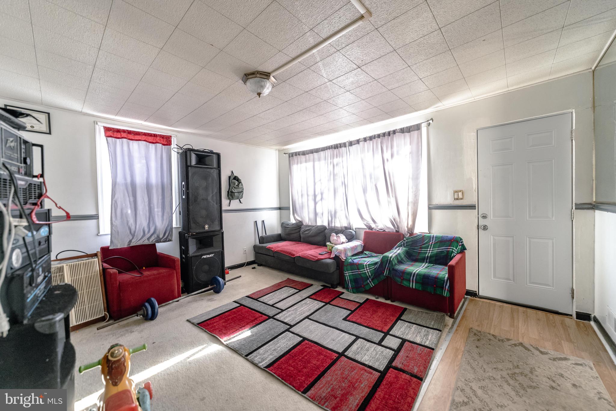 CATONSVILLE MANOR - Residential