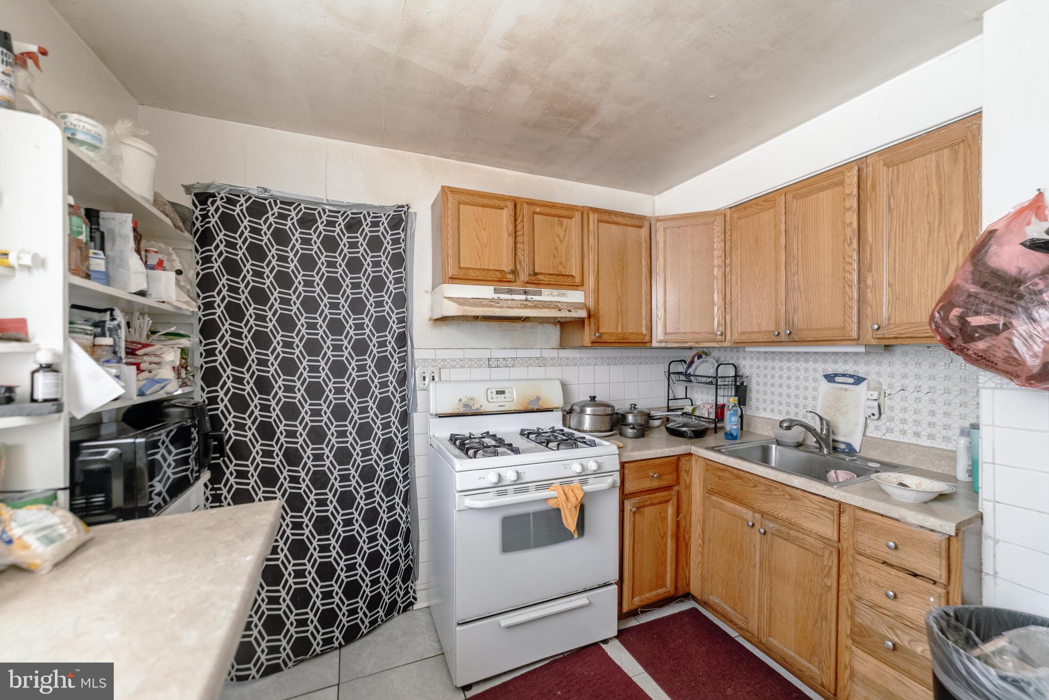 CATONSVILLE MANOR - Residential