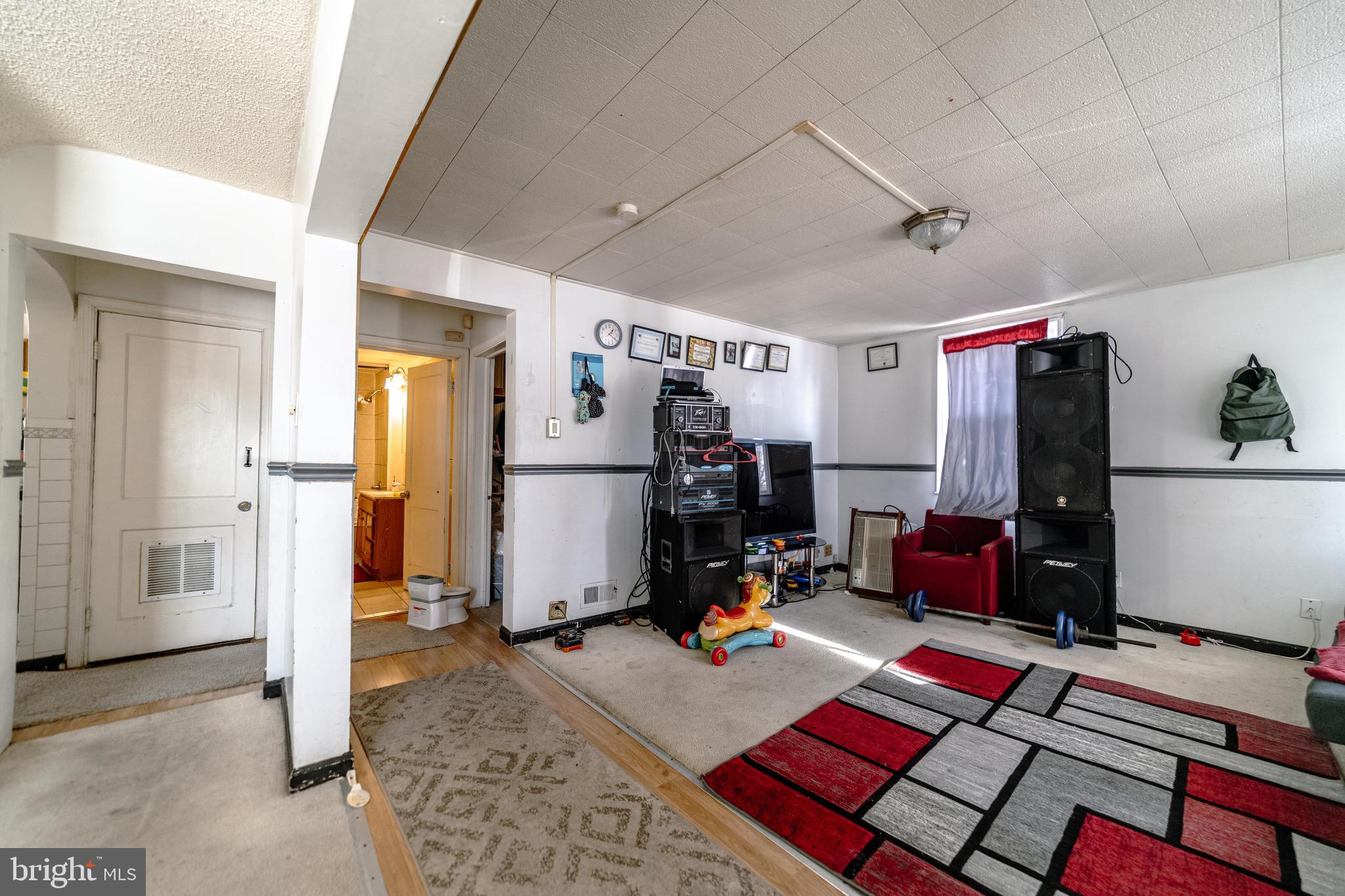 CATONSVILLE MANOR - Residential