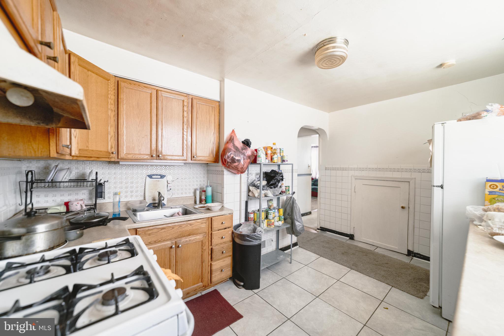 CATONSVILLE MANOR - Residential