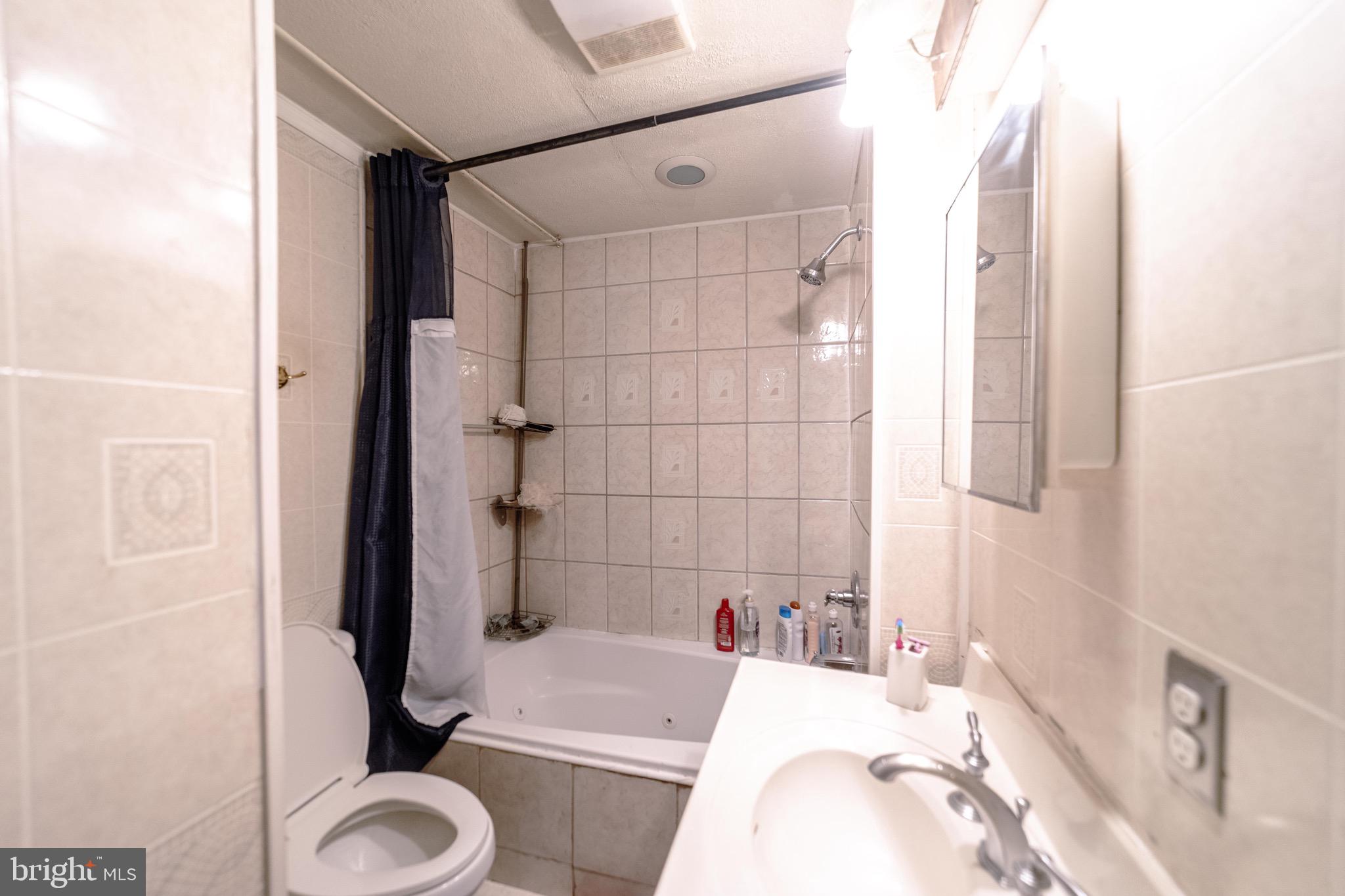 CATONSVILLE MANOR - Residential