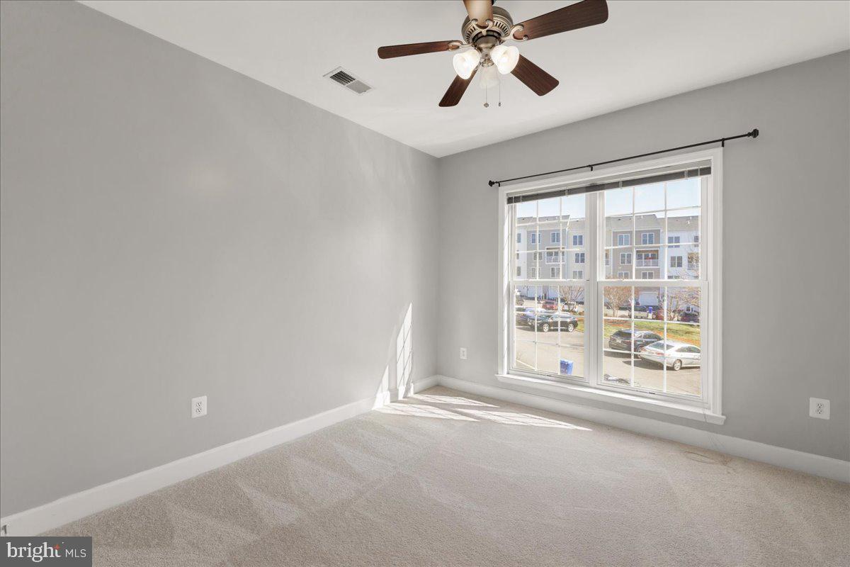 POTOMAC CLUB CONDOMINIUMS - Residential