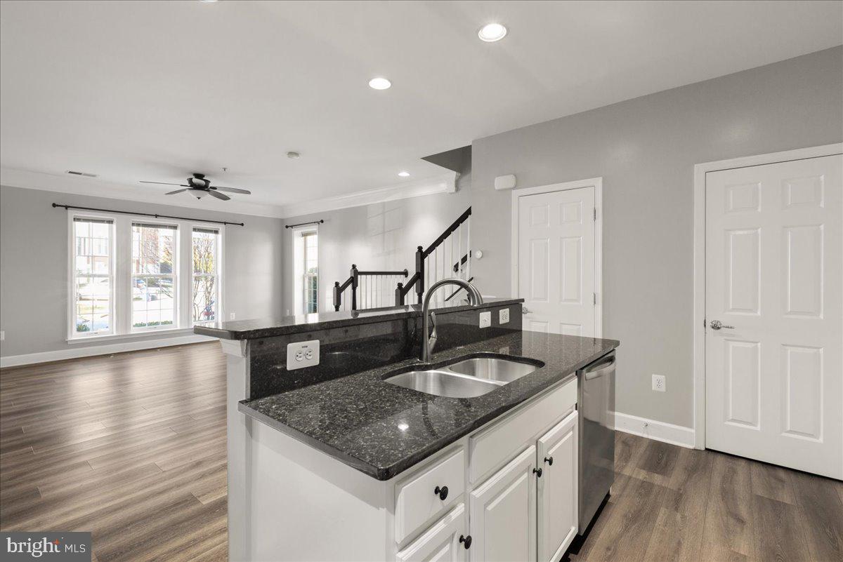 POTOMAC CLUB CONDOMINIUMS - Residential