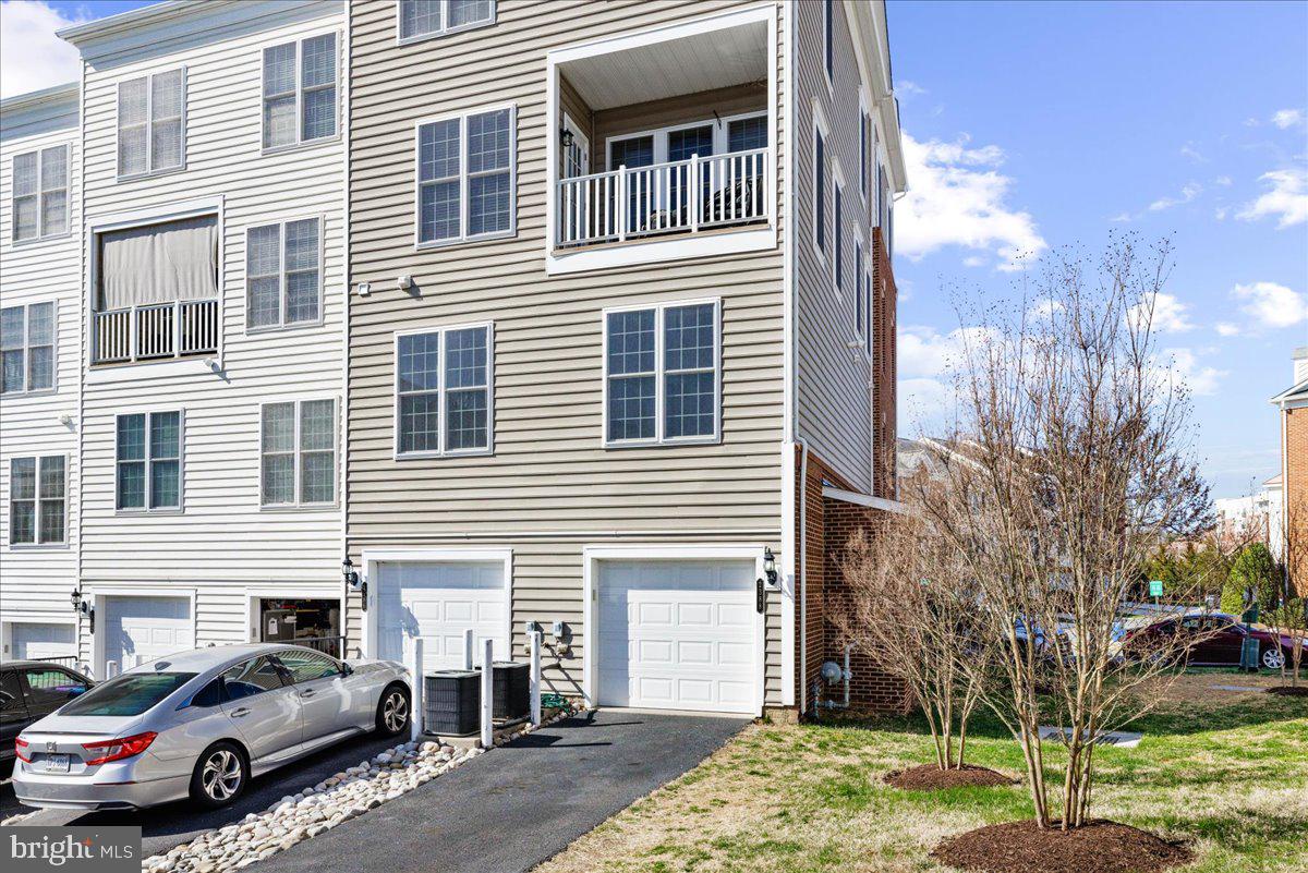 POTOMAC CLUB CONDOMINIUMS - Residential