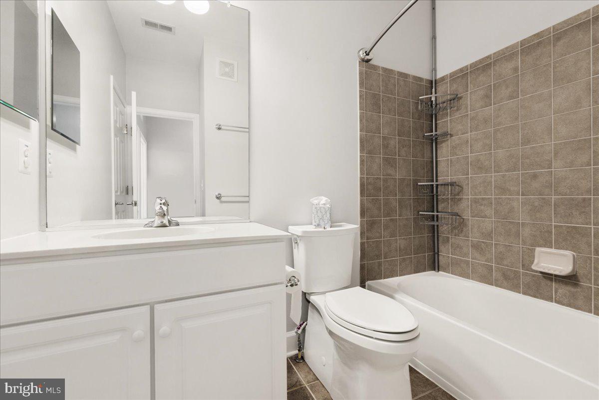 POTOMAC CLUB CONDOMINIUMS - Residential