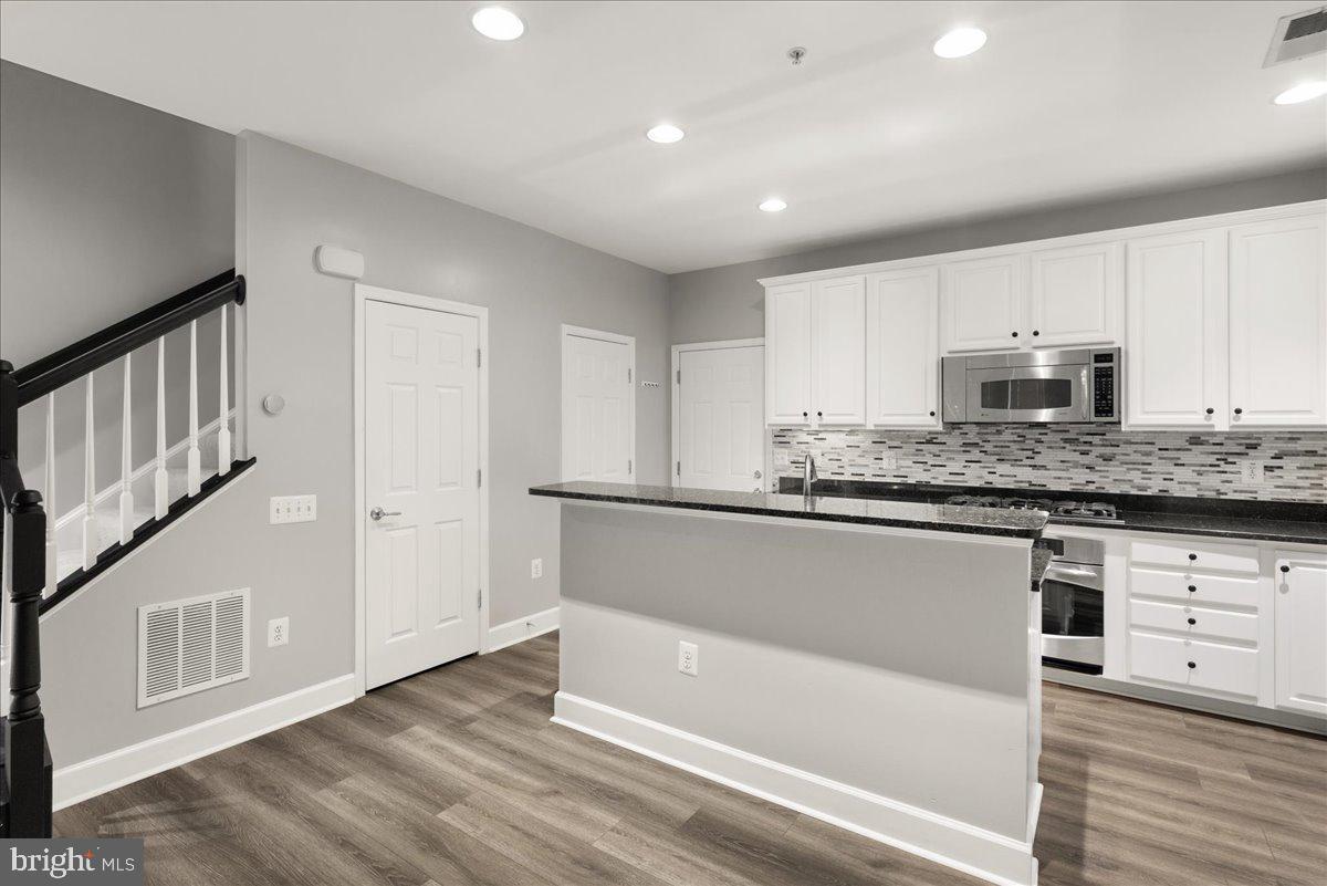 POTOMAC CLUB CONDOMINIUMS - Residential