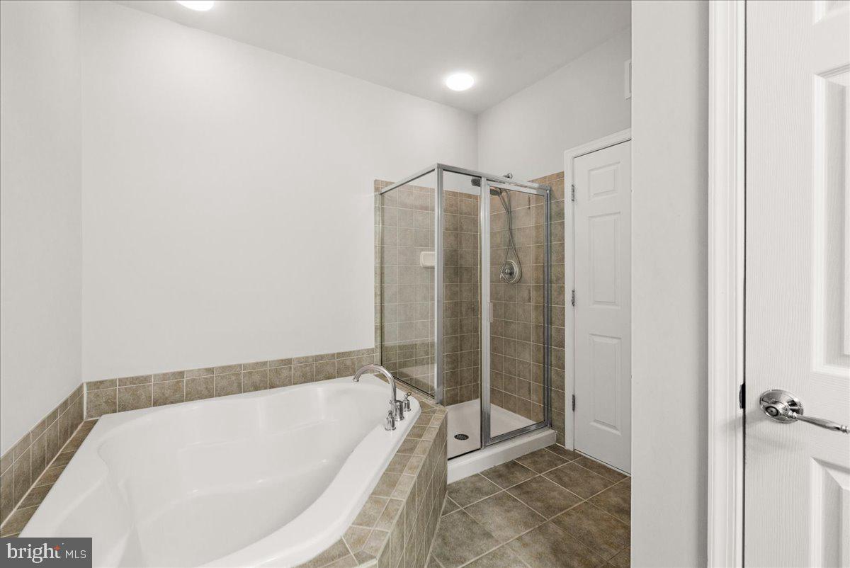 POTOMAC CLUB CONDOMINIUMS - Residential