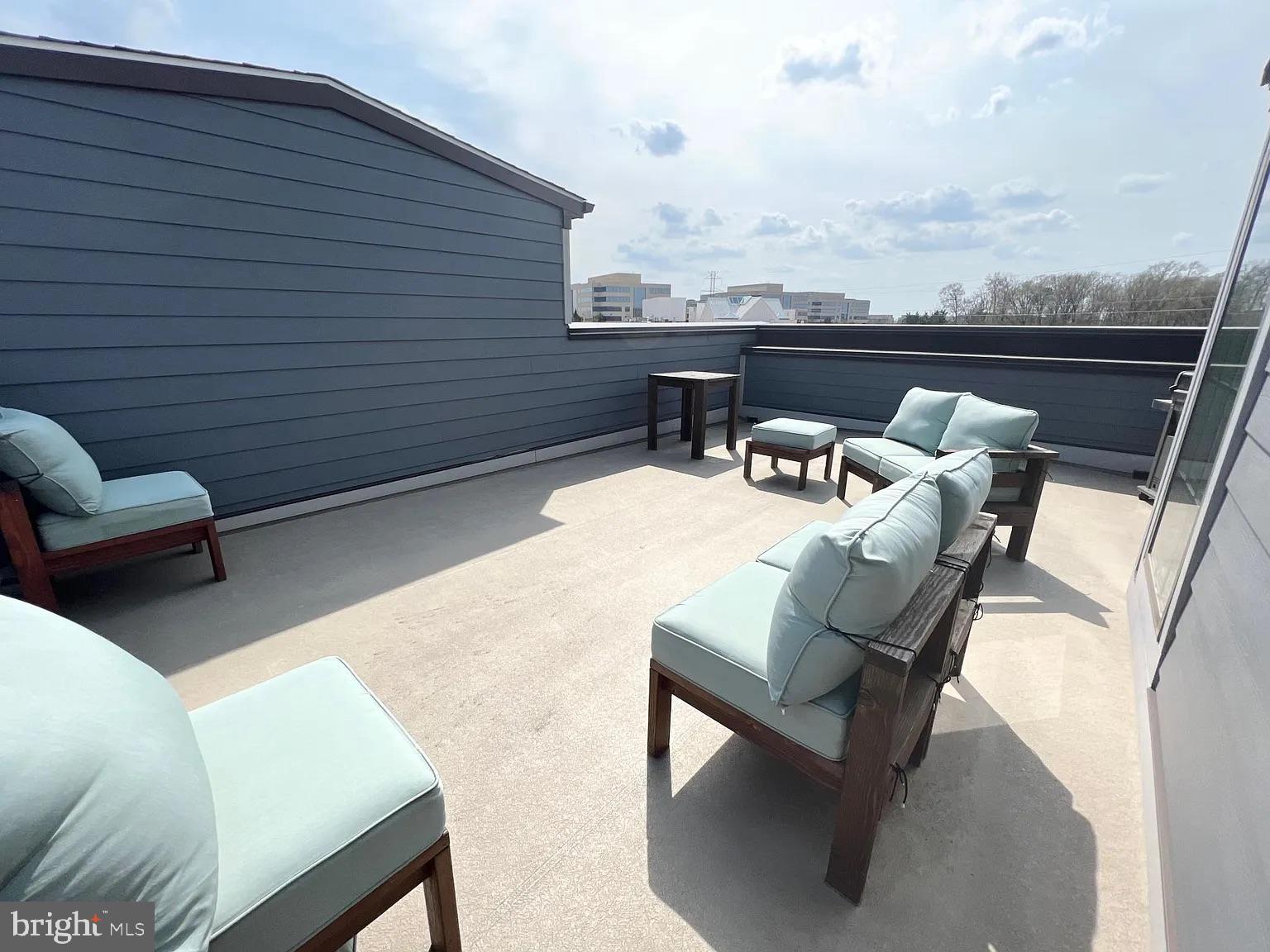 METRO SQUARE - Residential Lease