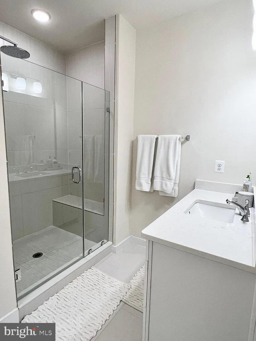 METRO SQUARE - Residential Lease