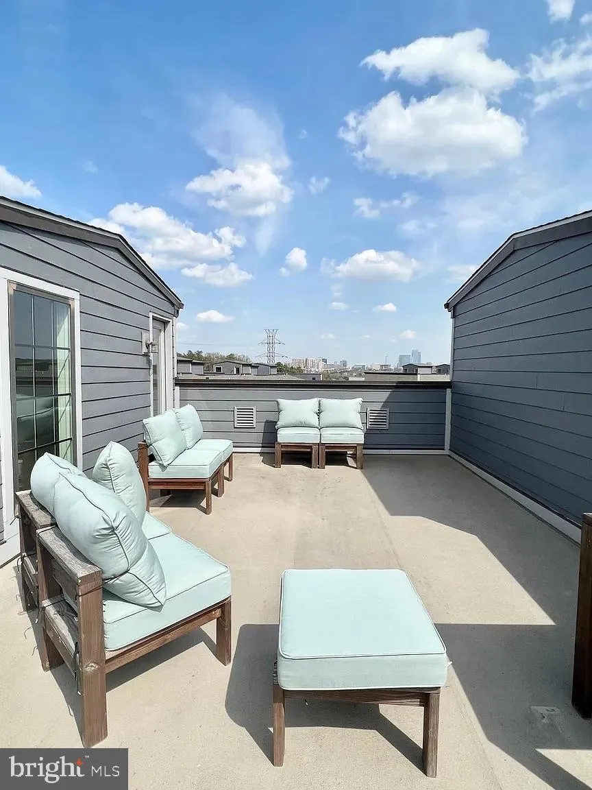 Herndon, Virginia 20170, United States, 3 Bedrooms Bedrooms, ,3 BathroomsBathrooms,Residential,Active,252988