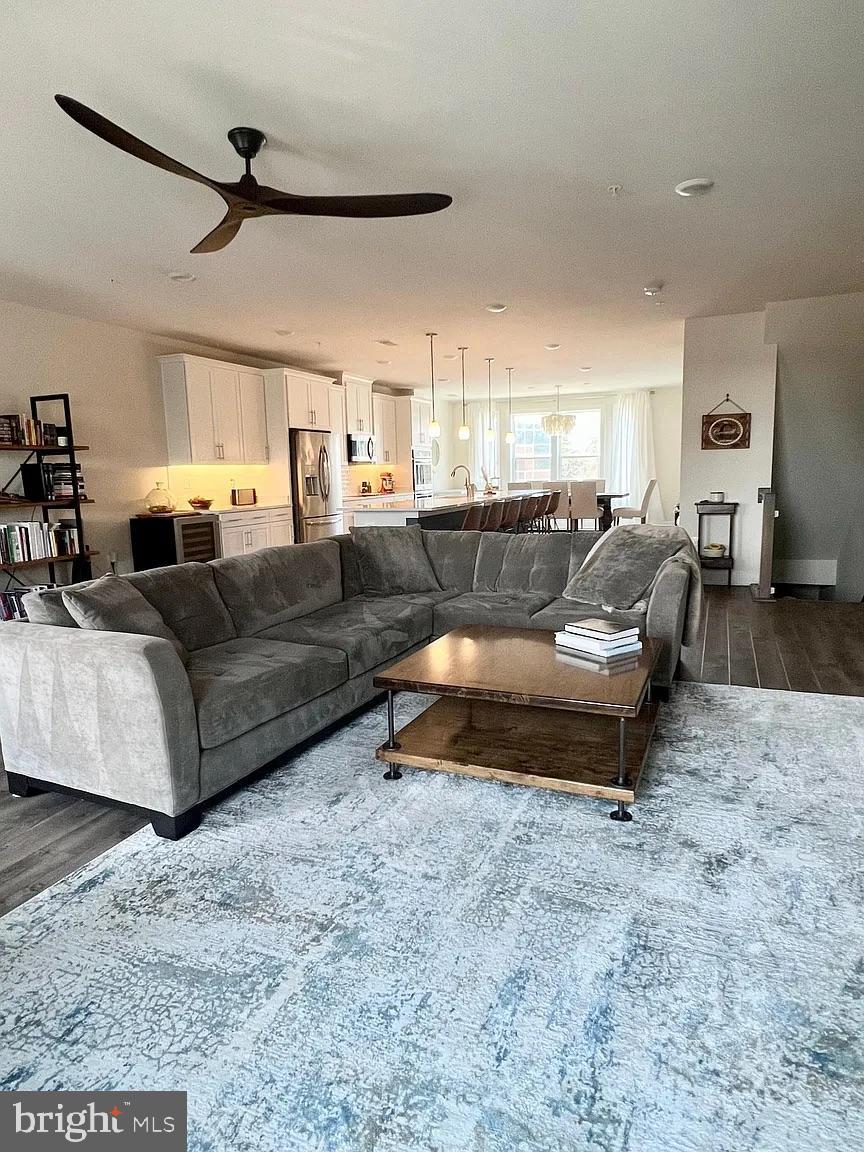 METRO SQUARE - Residential Lease