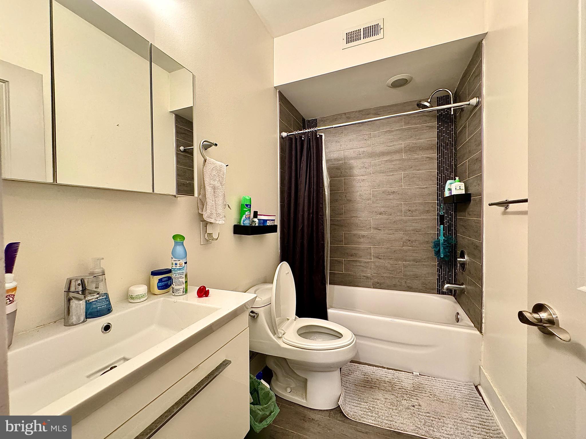 FAIRMOUNT - Commercial Sale