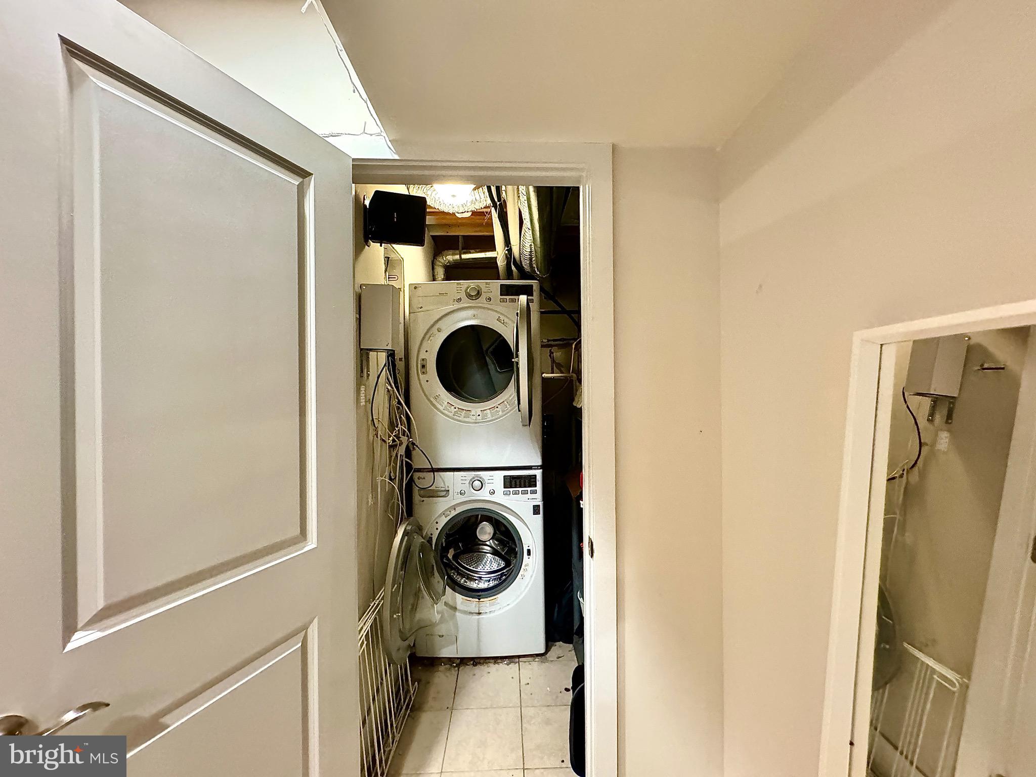 FAIRMOUNT - Commercial Sale