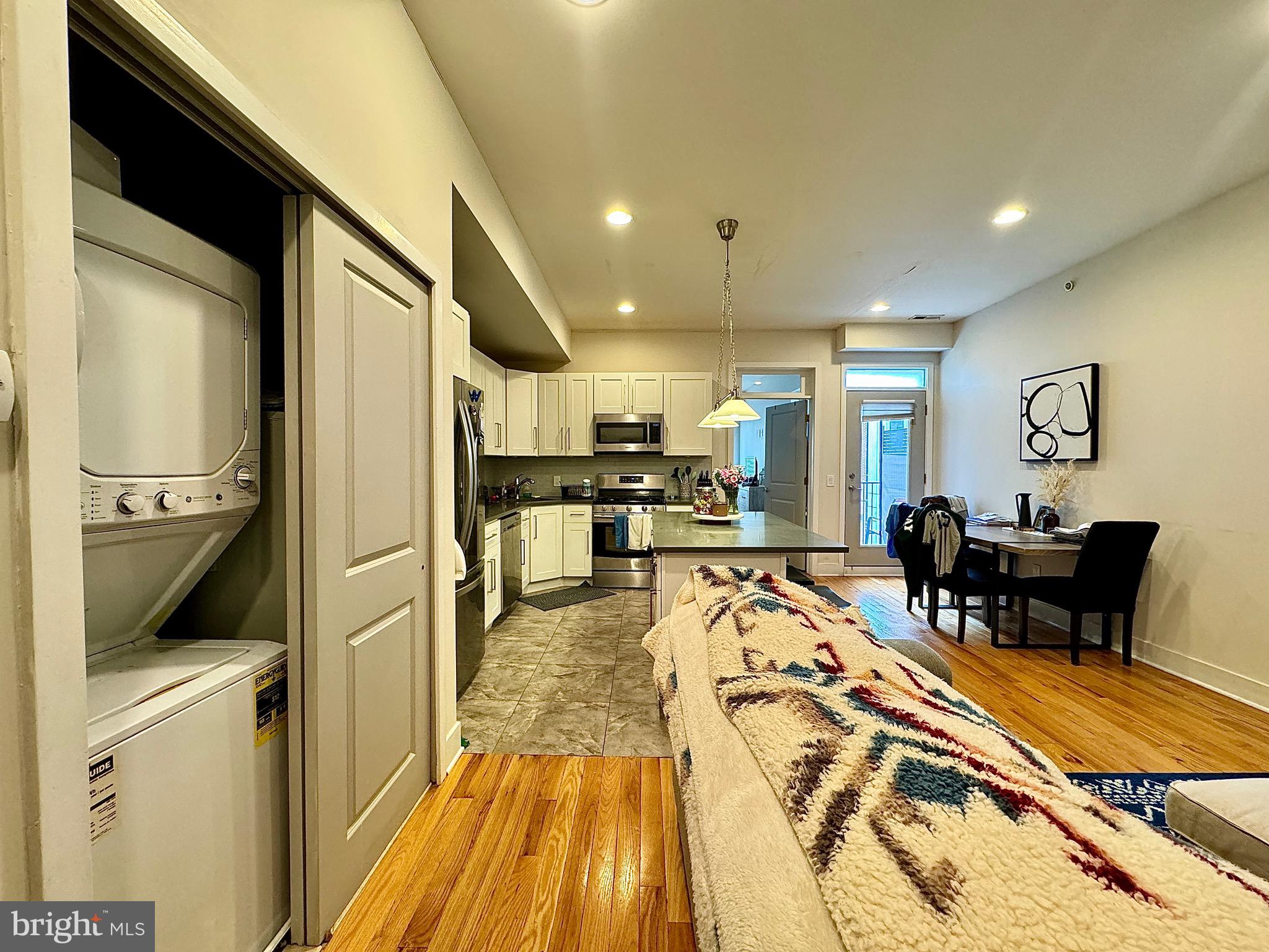 FAIRMOUNT - Commercial Sale