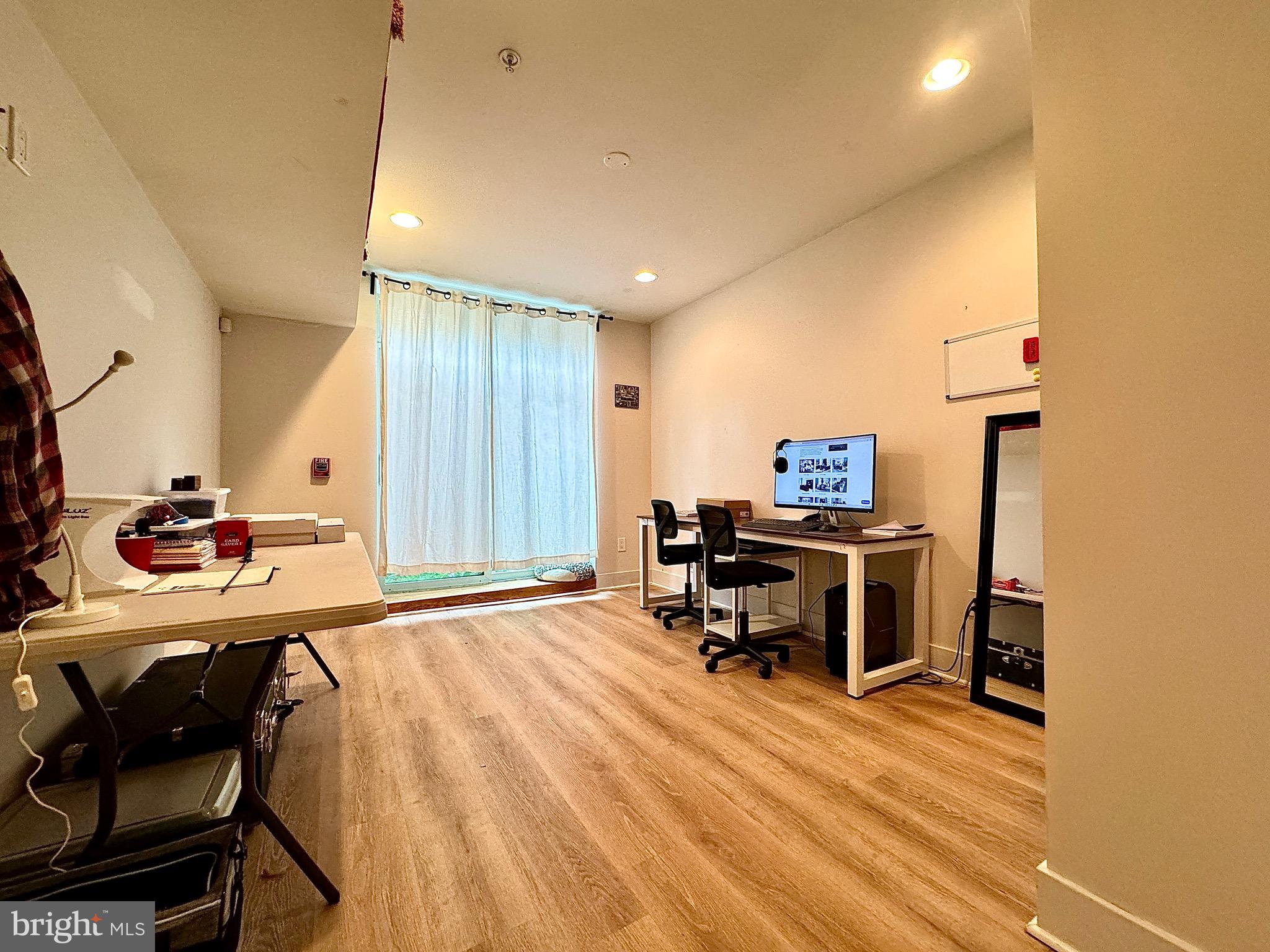 FAIRMOUNT - Commercial Sale