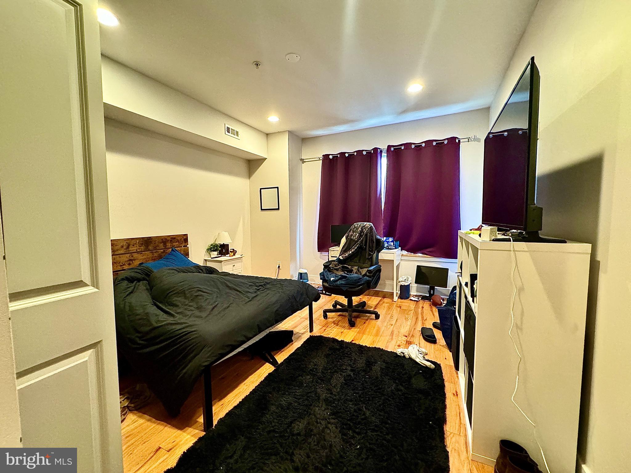 FAIRMOUNT - Commercial Sale