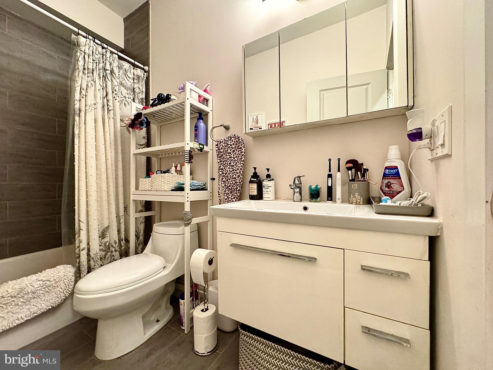 FAIRMOUNT - Commercial Sale