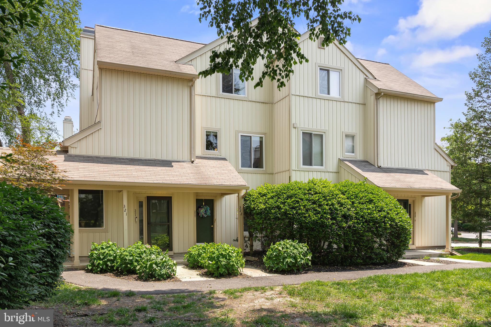 321 WOODLAKE DRIVE