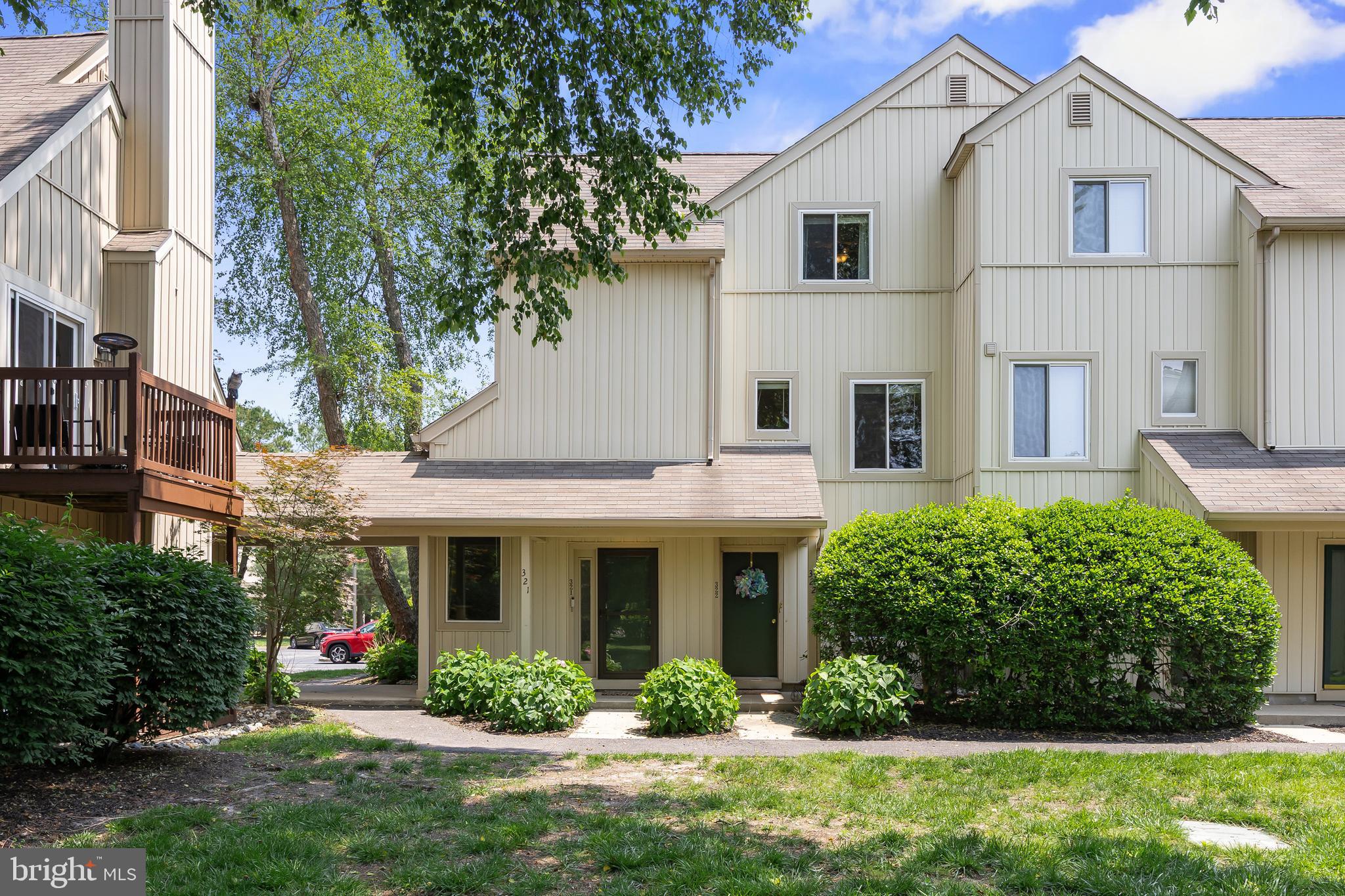 321 WOODLAKE DRIVE