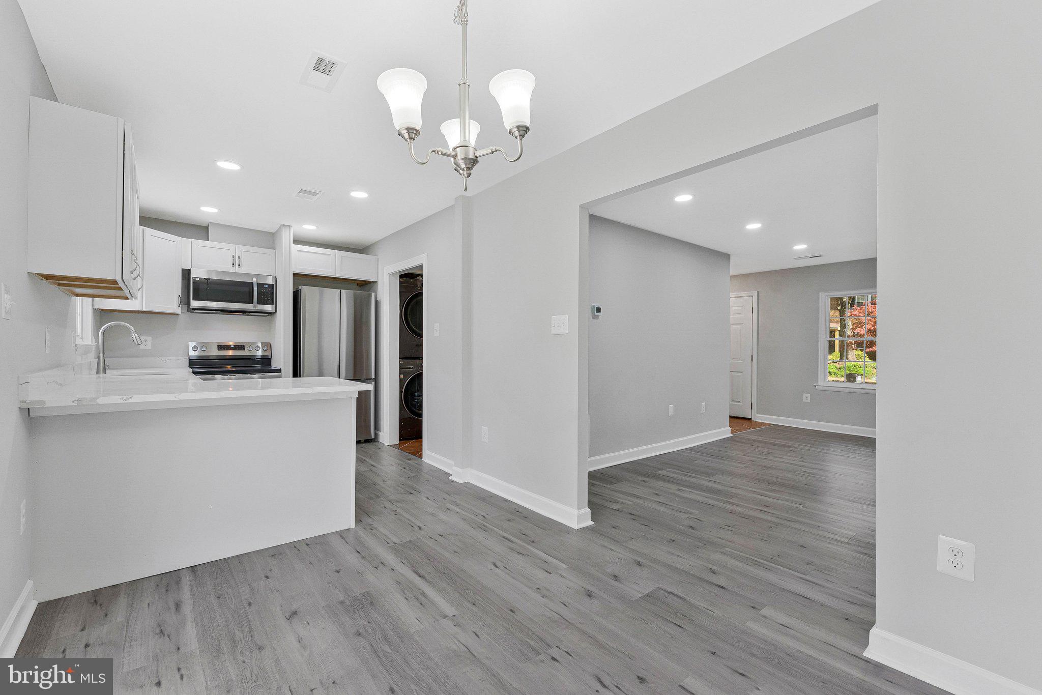 2254 GUNSMITH SQUARE