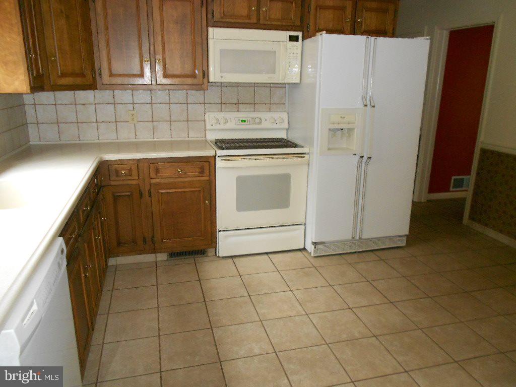 LAUREL WOODS - Residential
