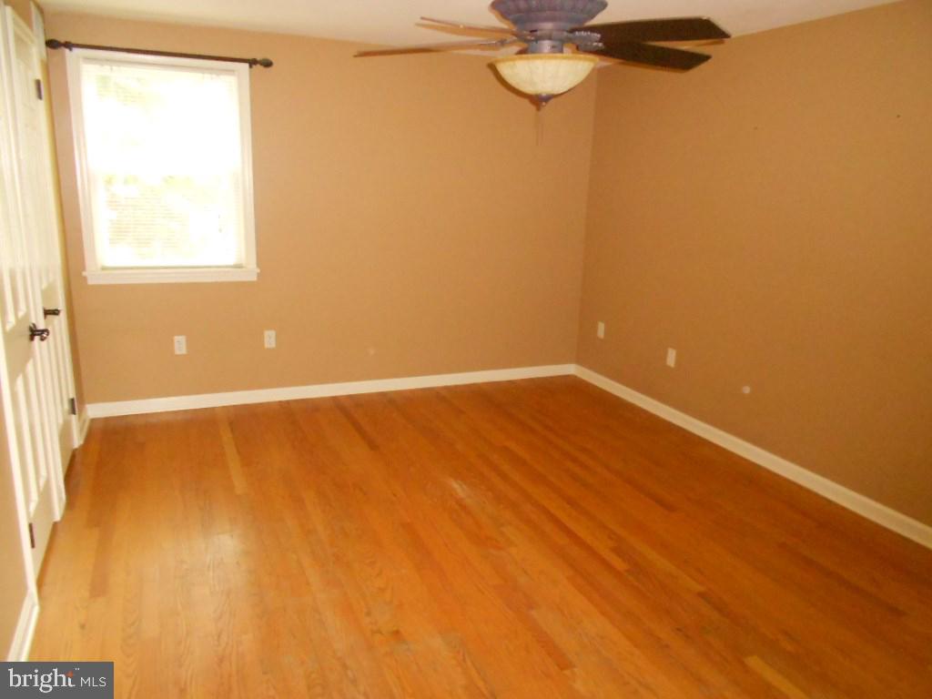 LAUREL WOODS - Residential