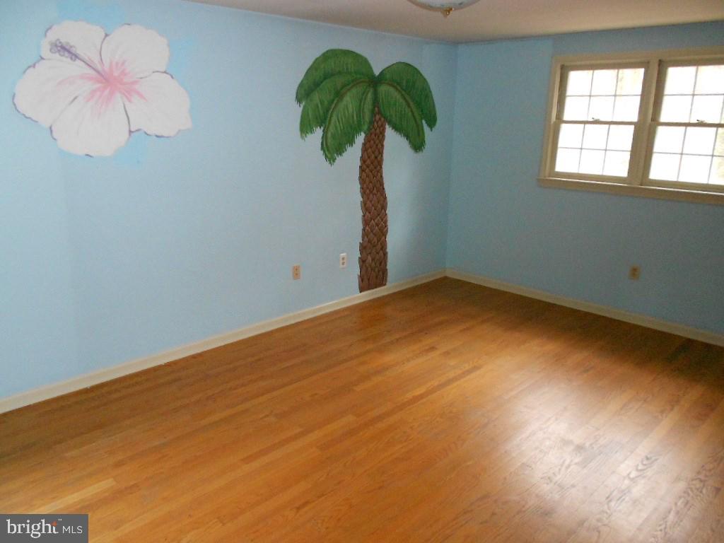LAUREL WOODS - Residential