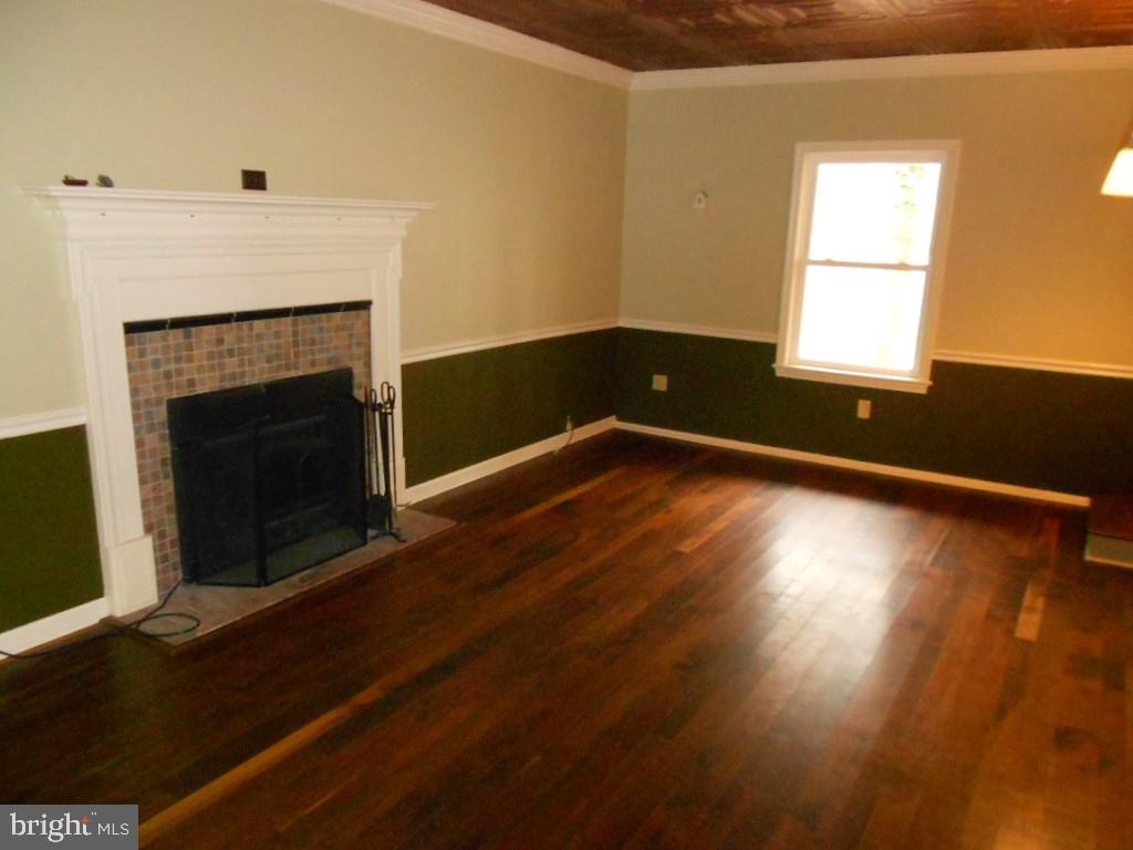 LAUREL WOODS - Residential