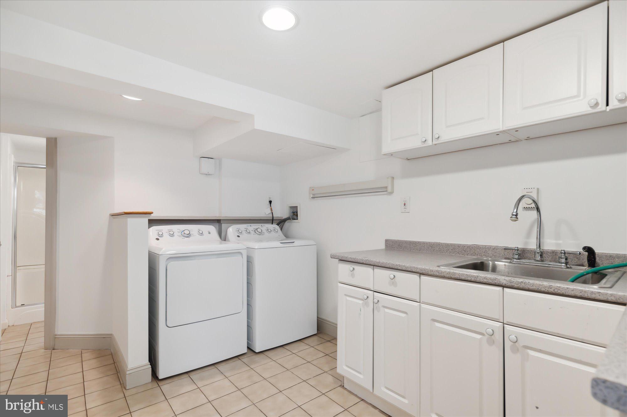 GOLF CLUB MANOR - Residential