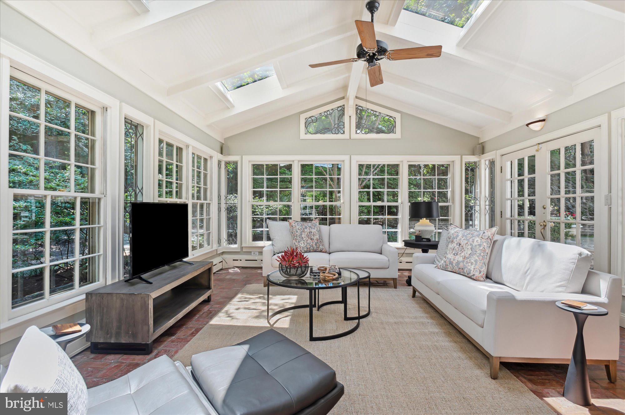 GOLF CLUB MANOR - Residential