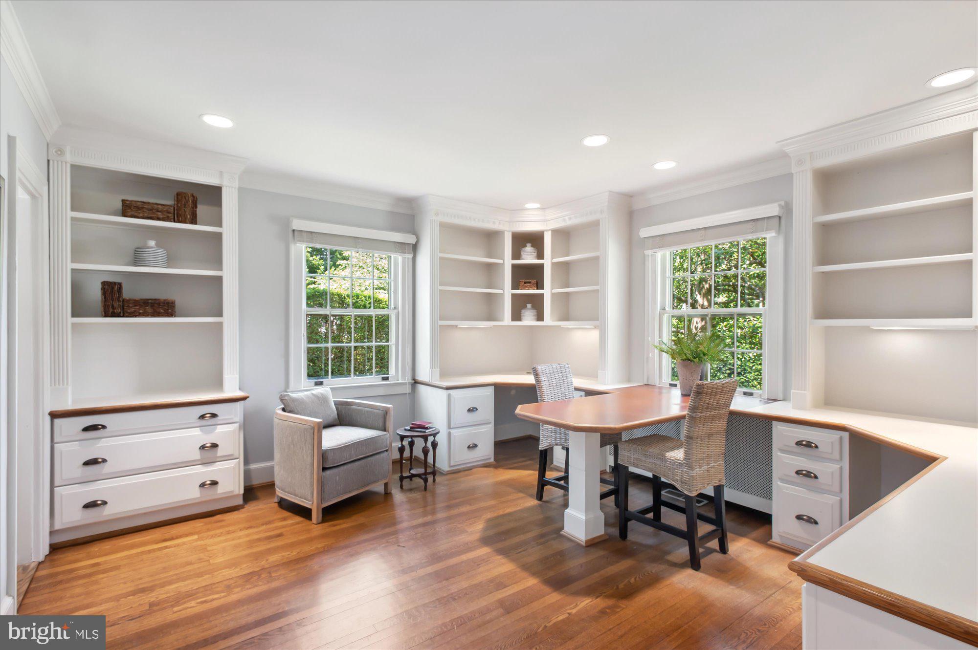 GOLF CLUB MANOR - Residential