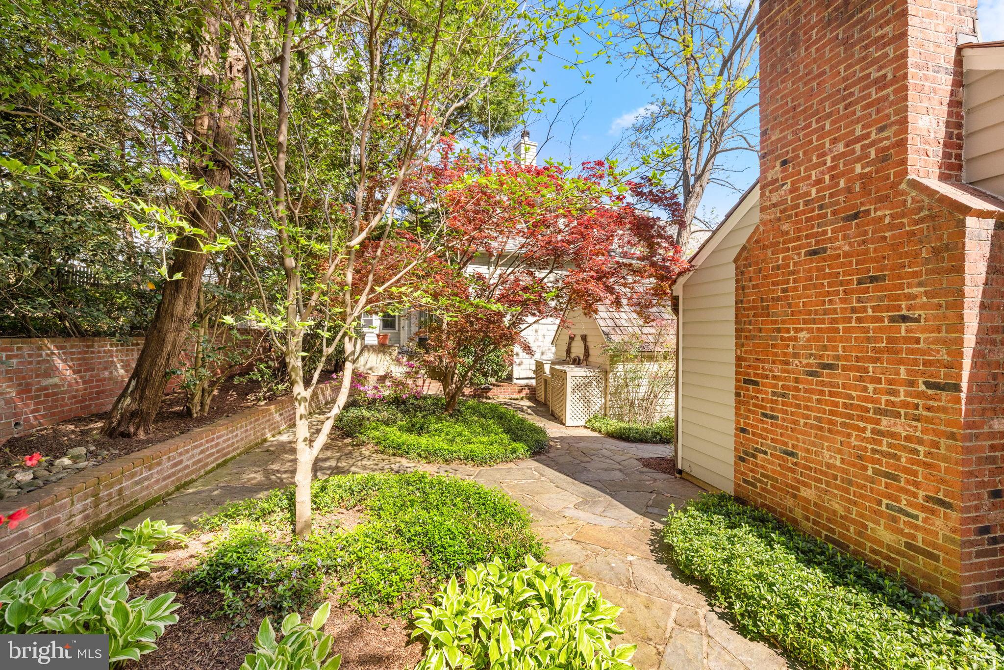 GOLF CLUB MANOR - Residential